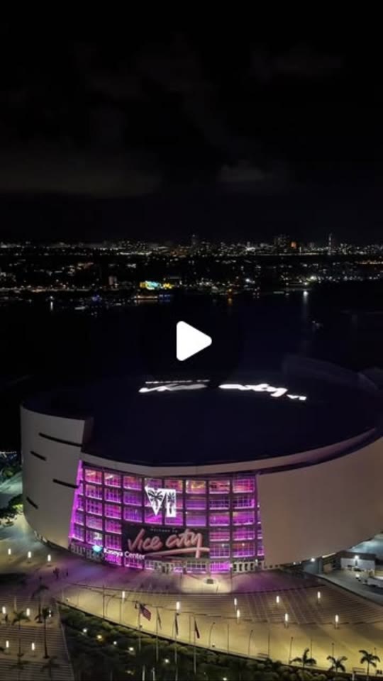 Kaseya Center Lights Up GTA6 “Welcome to Vice City” Sign
